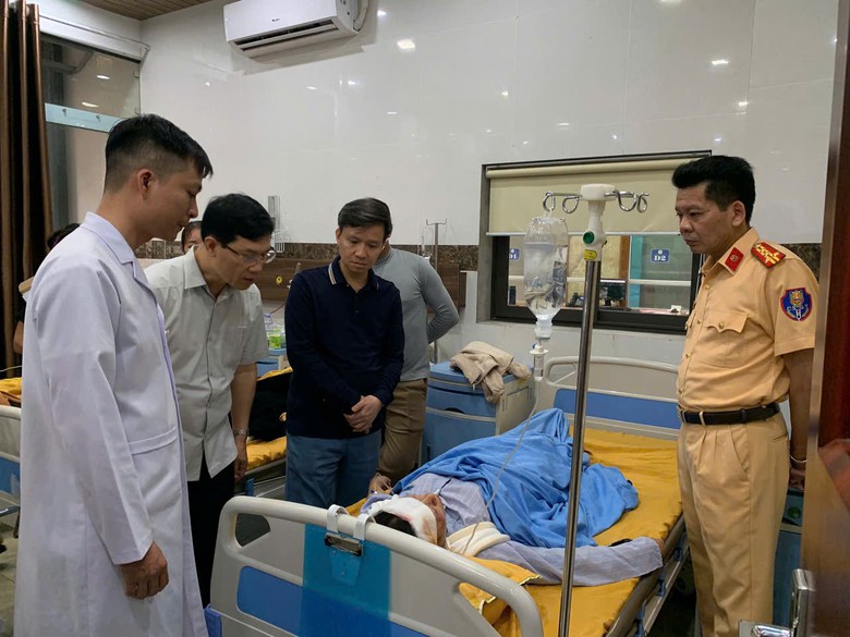 Nạn nh&acirc;n kể lại gi&acirc;y ph&uacute;t kinh ho&agrave;ng trong vụ tai nạn xe kh&aacute;ch tại Tuy&ecirc;n Quang- Ảnh 5.