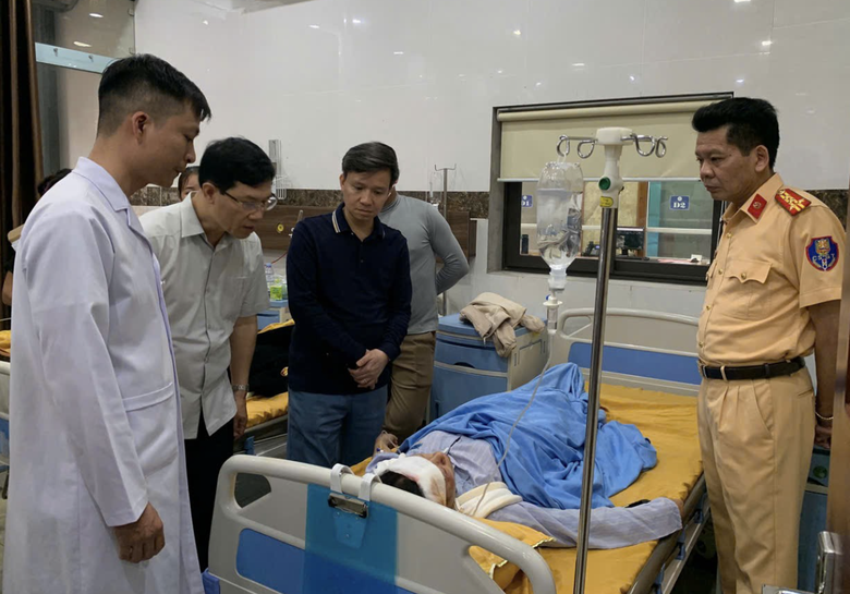 Xe kh&aacute;ch đấu đầu xe đầu k&eacute;o ở Tuy&ecirc;n Quang: Lai lịch chiếc xe gặp nạn thế n&agrave;o?- Ảnh 2.