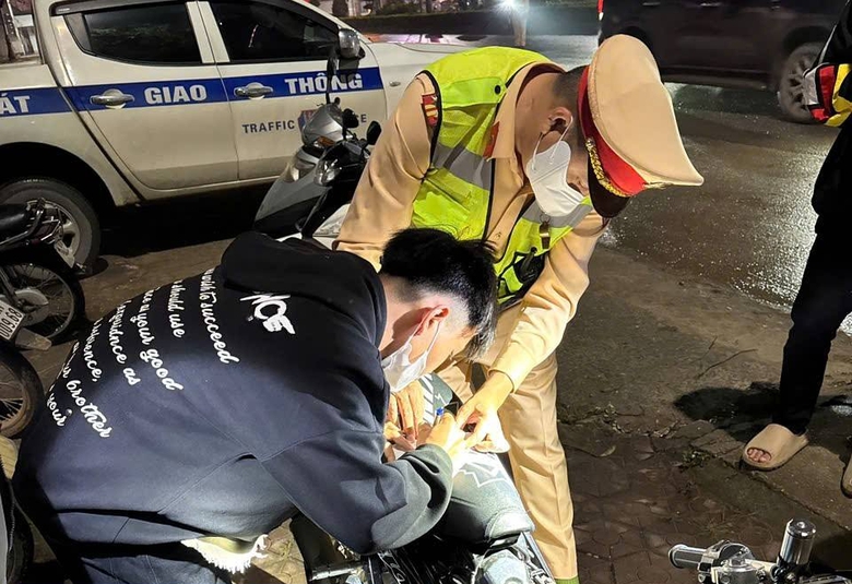 Ng&agrave;y đầu nghỉ lễ, c&ocirc;ng an Nghệ An xử l&yacute; 91 trường hợp vi phạm nồng độ cồn, ma t&uacute;y- Ảnh 1.