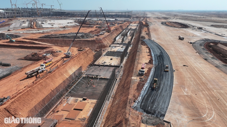 Hơn 10.000 kỹ sư, c&ocirc;ng nh&acirc;n b&aacute;m trụ xuy&ecirc;n lễ ở đại c&ocirc;ng trường si&ecirc;u s&acirc;n bay Long Th&agrave;nh- Ảnh 1.