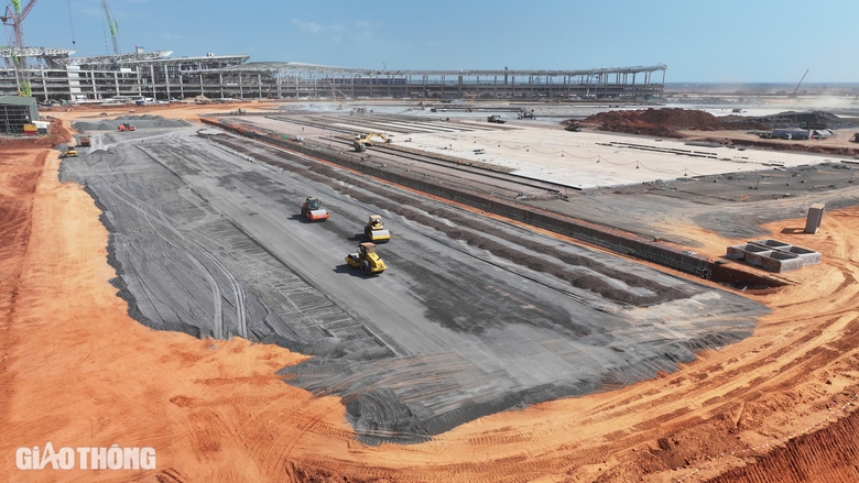 Hơn 10.000 kỹ sư, c&ocirc;ng nh&acirc;n b&aacute;m trụ xuy&ecirc;n lễ ở đại c&ocirc;ng trường si&ecirc;u s&acirc;n bay Long Th&agrave;nh- Ảnh 4.