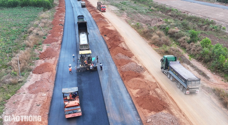 Hơn 10.000 kỹ sư, c&ocirc;ng nh&acirc;n b&aacute;m trụ xuy&ecirc;n lễ ở đại c&ocirc;ng trường si&ecirc;u s&acirc;n bay Long Th&agrave;nh- Ảnh 5.