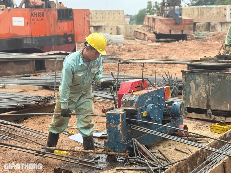 Thi c&ocirc;ng xuy&ecirc;n lễ tr&ecirc;n c&aacute;c dự &aacute;n chia tải cho quốc lộ 1A qua Quảng B&igrave;nh- Ảnh 2.