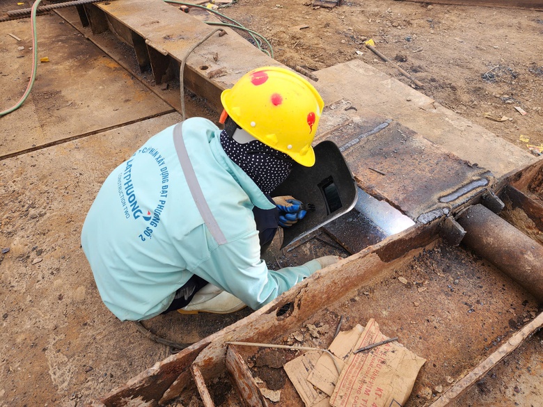 Thi c&ocirc;ng xuy&ecirc;n lễ tr&ecirc;n c&aacute;c dự &aacute;n chia tải cho quốc lộ 1A qua Quảng B&igrave;nh- Ảnh 5.