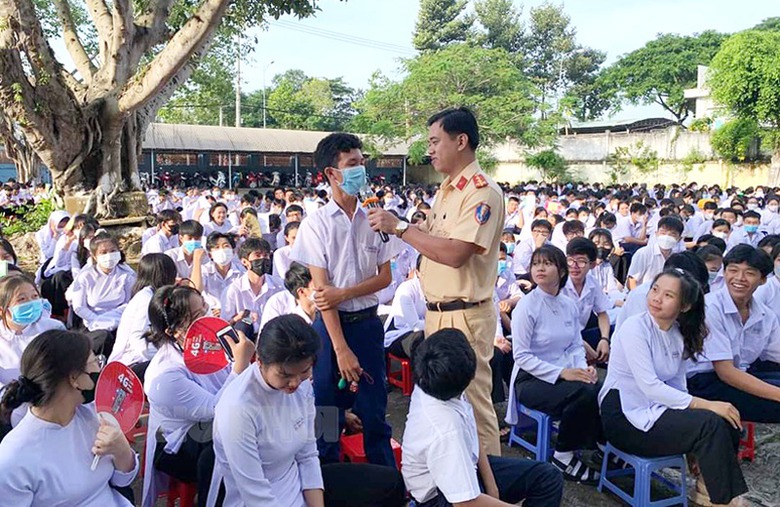 Cảnh s&aacute;t giao th&ocirc;ng Tiền Giang, Bến Tre mở nhiều chuy&ecirc;n đề xử l&yacute; vi phạm giao th&ocirc;ng- Ảnh 2.