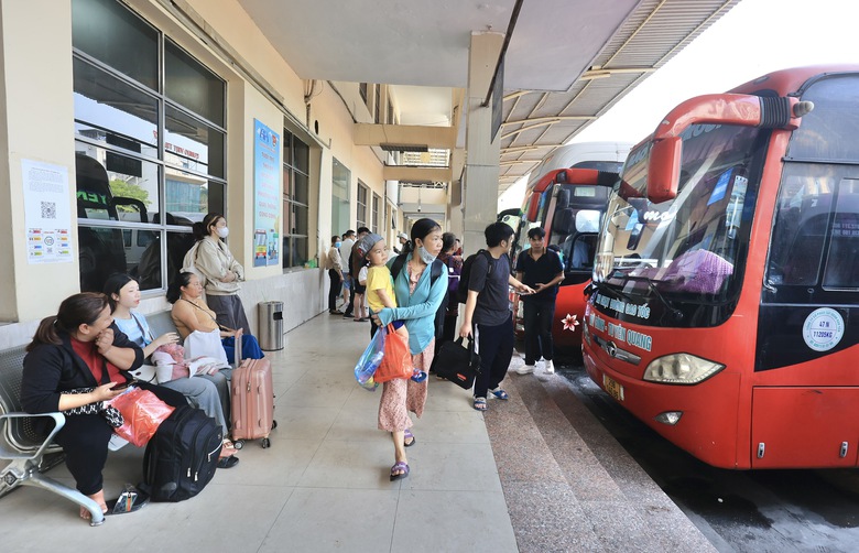 Gần 54 ngh&igrave;n kh&aacute;ch qua bến xe H&agrave; Nội dịp lễ Giỗ Tổ H&ugrave;ng Vương- Ảnh 1.