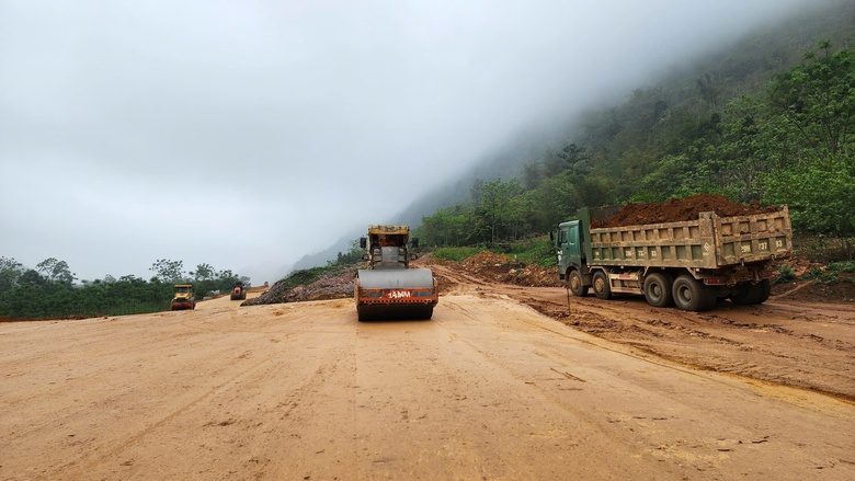 Cao tốc Hòa Bình - Mộc Châu hiện thi công ra sao?- Ảnh 8. Cao tốc Hòa Bình - Mộc Châu hiện thi công ra sao?- Ảnh 8.