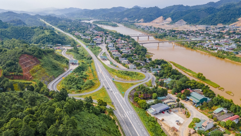 Đề xuất bố tr&iacute; nguồn vốn tăng thu ng&acirc;n s&aacute;ch đầu tư mở rộng cao tốc Y&ecirc;n B&aacute;i - L&agrave;o Cai- Ảnh 1.