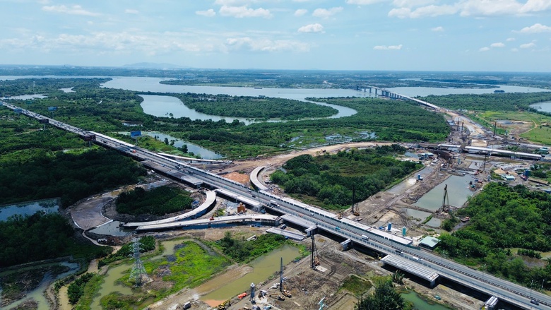 Giao th&ocirc;ng mở đường cho si&ecirc;u đ&ocirc; thị TP.HCM bứt ph&aacute;- Ảnh 4.