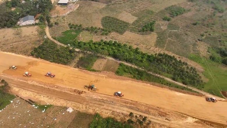 Cao tốc Hòa Bình - Mộc Châu hiện thi công ra sao?- Ảnh 1. Cao tốc Hòa Bình - Mộc Châu hiện thi công ra sao?- Ảnh 1.