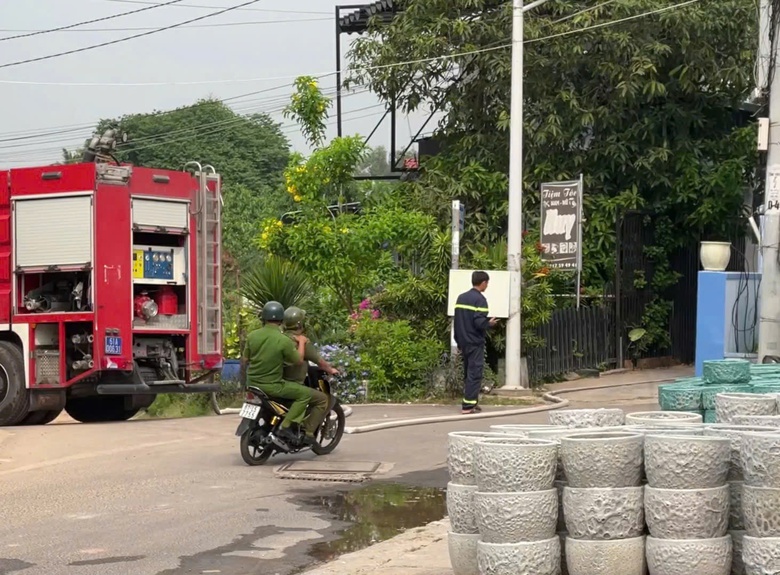 Giải cứu đ&ocirc;i nam nữ bị uy hiếp bằng s&uacute;ng tại ph&ograve;ng trọ- Ảnh 2.