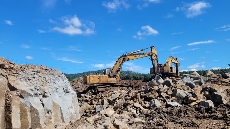 Gia Lai r&agrave; so&aacute;t mỏ vật liệu phục vụ "đại c&ocirc;ng trường" cao tốc Quy Nhơn - Pleiku- Ảnh 2.