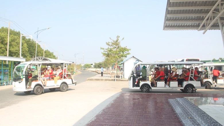 Về C&agrave; Mau gh&eacute; thăm biểu tượng điểm cuối đường Hồ Ch&iacute; Minh- Ảnh 4.