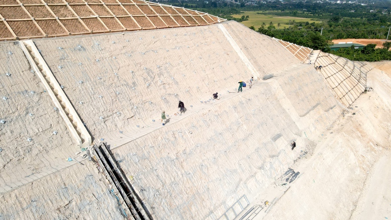 "Xẻ n&uacute;i, bắc cầu" th&ocirc;ng tuyến cao tốc Kh&aacute;nh H&ograve;a - Bu&ocirc;n Ma Thuột qua Đắk Lắk- Ảnh 7.