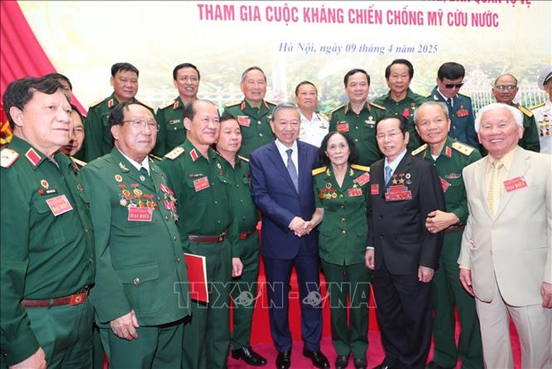 Phát biểu của Tổng Bí thư Tô Lâm tại buổi gặp mặt cựu chiến binh, thanh niên xung phong- Ảnh 2. Phát biểu của Tổng Bí thư Tô Lâm tại buổi gặp mặt cựu chiến binh, thanh niên xung phong- Ảnh 2.