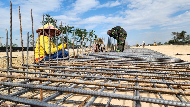 "Xẻ n&uacute;i, bắc cầu" th&ocirc;ng tuyến cao tốc Kh&aacute;nh H&ograve;a - Bu&ocirc;n Ma Thuột qua Đắk Lắk- Ảnh 4.