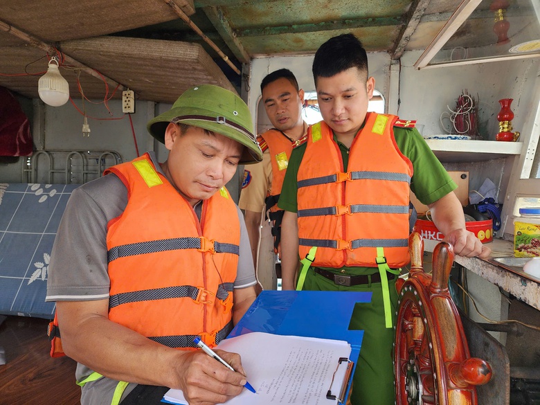 Thuyền trưởng ki&ecirc;ng uống rượu nửa năm v&igrave; l&ecirc;nh đ&ecirc;nh s&ocirc;ng nước- Ảnh 5.