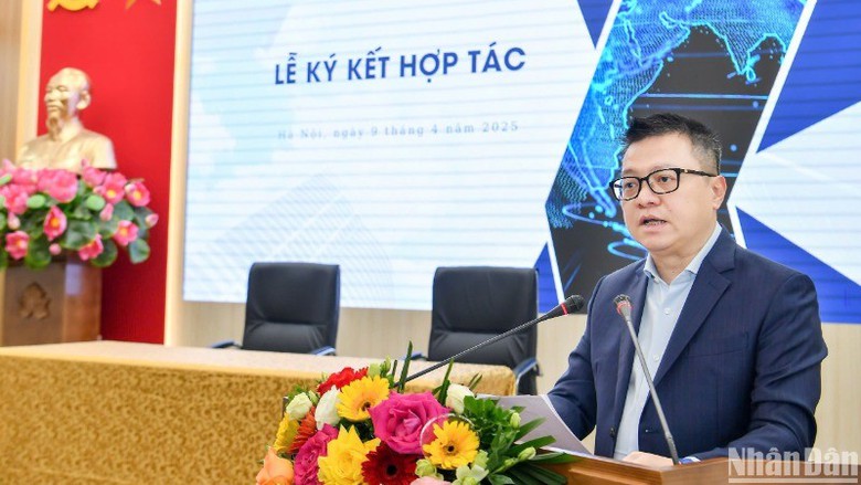 Báo Nhân Dân đưa tin chính thống tiếp cận người trẻ qua ứng dụng VNeID, Momo- Ảnh 1. Báo Nhân Dân đưa tin chính thống tiếp cận người trẻ qua ứng dụng VNeID, Momo- Ảnh 1.