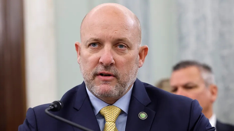 Quan chức h&agrave;ng đầu phụ tr&aacute;ch kiểm so&aacute;t kh&ocirc;ng lưu của FAA nghỉ hưu sớm- Ảnh 1.