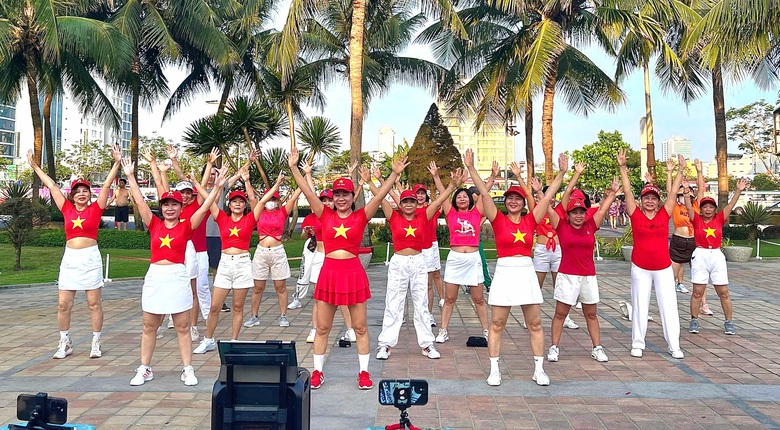 C&aacute;c điểm du lịch ở Đ&agrave; Nẵng chật k&iacute;n du kh&aacute;ch trong 2 ng&agrave;y nghỉ lễ- Ảnh 12.