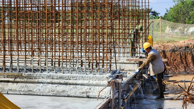 G&aacute;c nghỉ lễ, h&agrave;ng trăm c&ocirc;ng nh&acirc;n b&aacute;m c&ocirc;ng trường V&agrave;nh đai 4- Ảnh 12.