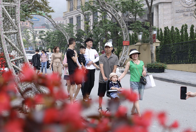 H&agrave;ng vạn du kh&aacute;ch tới thị trấn Tam Đảo - điểm đến du lịch h&agrave;ng đầu thế giới- Ảnh 2.