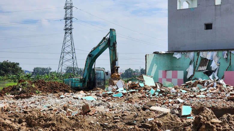 G&aacute;c nghỉ lễ, h&agrave;ng trăm c&ocirc;ng nh&acirc;n b&aacute;m c&ocirc;ng trường V&agrave;nh đai 4- Ảnh 4.