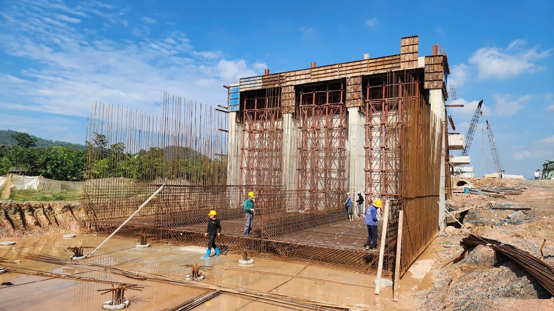 G&aacute;c nghỉ lễ, h&agrave;ng trăm c&ocirc;ng nh&acirc;n b&aacute;m c&ocirc;ng trường V&agrave;nh đai 4- Ảnh 6.