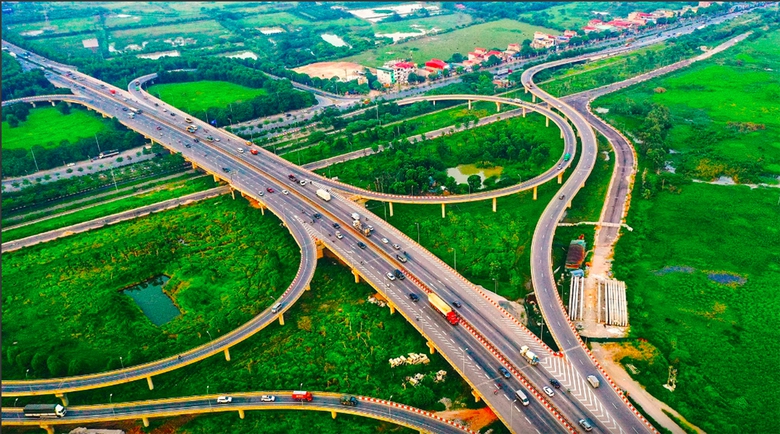 Du lịch bội thu nhờ hạ tầng giao th&ocirc;ng chắp c&aacute;nh- Ảnh 1.