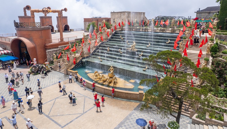 C&aacute;c điểm du lịch ở Đ&agrave; Nẵng chật k&iacute;n du kh&aacute;ch trong 2 ng&agrave;y nghỉ lễ- Ảnh 6.