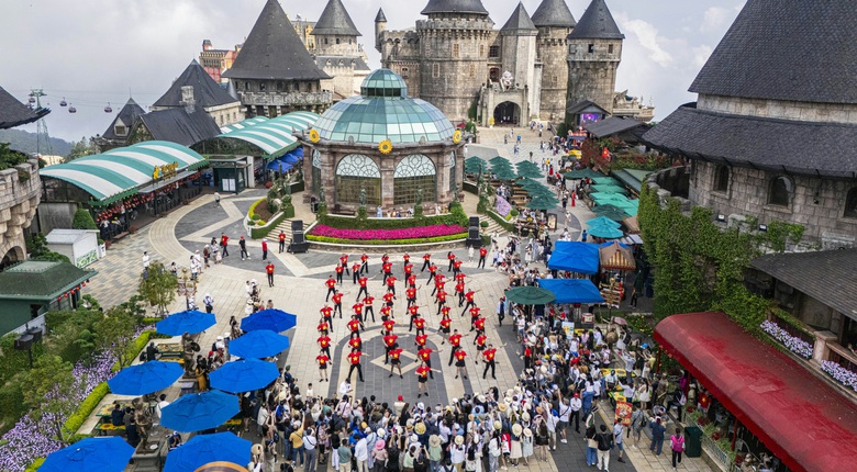 C&aacute;c điểm du lịch ở Đ&agrave; Nẵng chật k&iacute;n du kh&aacute;ch trong 2 ng&agrave;y nghỉ lễ- Ảnh 5.