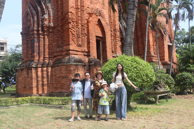 Du khách hào hứng trên chuyến tàu "xuyên thời gian" về miền đất võ Bình Định- Ảnh 7. Du khách hào hứng trên chuyến tàu "xuyên thời gian" về miền đất võ Bình Định- Ảnh 7.