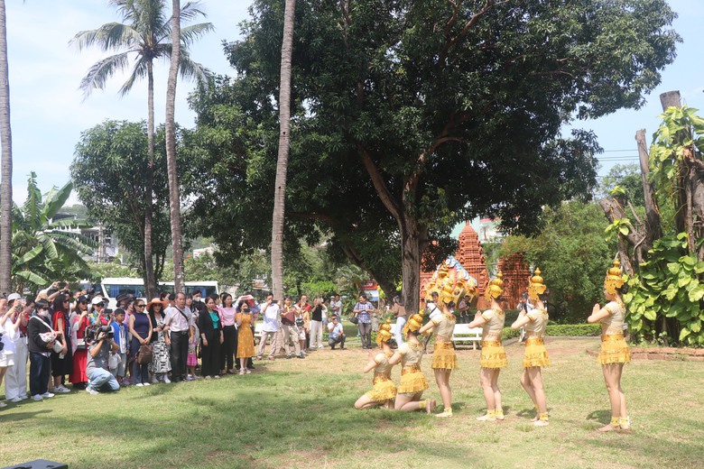 Du khách hào hứng trên chuyến tàu "xuyên thời gian" về miền đất võ Bình Định- Ảnh 6. Du khách hào hứng trên chuyến tàu "xuyên thời gian" về miền đất võ Bình Định- Ảnh 6.