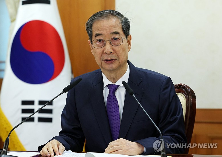 Quyền Tổng thống H&agrave;n Quốc từ chức, gia nhập đường đua l&atilde;nh đạo Nh&agrave; Xanh- Ảnh 1.