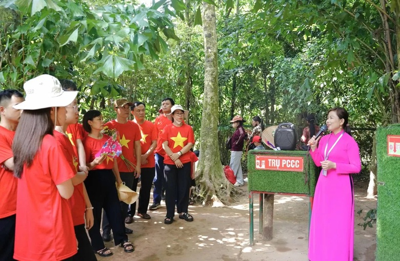 L&ograve;ng người như lắng lại giữa L&agrave;ng Sen- Ảnh 4.