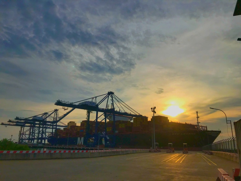 T&agrave;u container hơn 200.000 tấn lần đầu cập cảng SSIT- Ảnh 1.