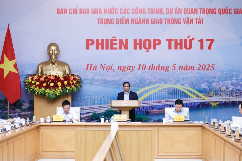 Thủ tướng: Bảo đảm mục ti&ecirc;u, tiến độ thực hiện c&aacute;c dự &aacute;n trọng điểm giao th&ocirc;ng vận tải- Ảnh 2.