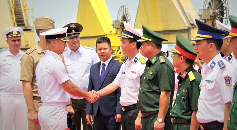 T&agrave;u Hải qu&acirc;n Nga cập cảng Ti&ecirc;n Sa, bắt đầu chuyến thăm Đ&agrave; Nẵng- Ảnh 2.