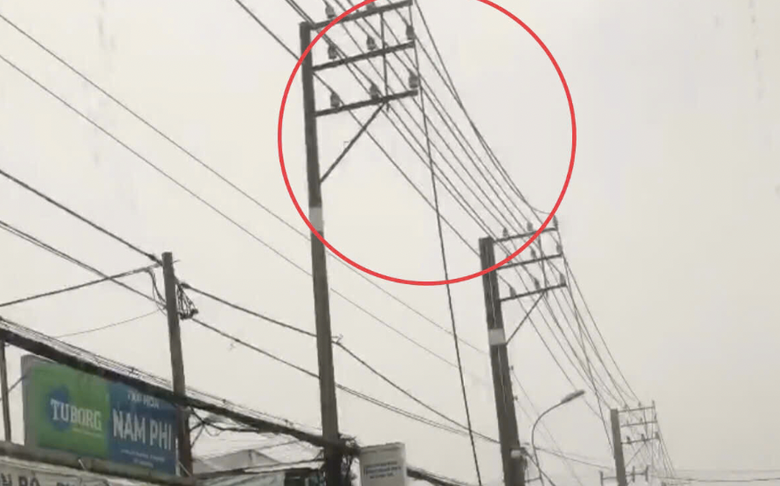 Loạt sự cố điện do mưa lớn kèm gió mạnh tại Đồng Nai và TP.HCM- Ảnh 3. Loạt sự cố điện do mưa lớn kèm gió mạnh tại Đồng Nai và TP.HCM- Ảnh 3.