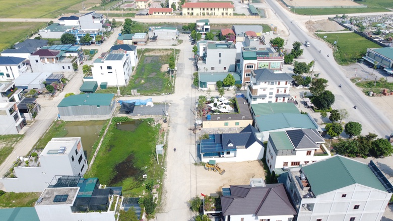 Sống khổ giữa khu đất đấu gi&aacute; ở Nghệ An- Ảnh 5.