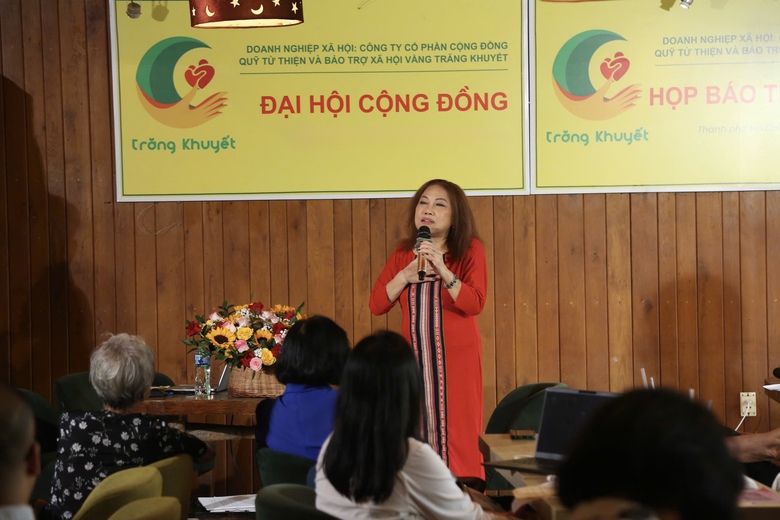 &ldquo;Họa mi n&uacute;i rừng&rdquo; h&aacute;t hết m&igrave;nh c&ugrave;ng người gi&agrave; neo đơn ở TP.HCM- Ảnh 1.