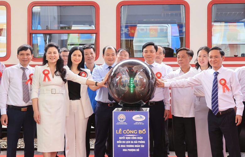 Khai trương t&agrave;u hạng sang &ldquo;Hoa Phượng đỏ&rdquo;- Ảnh 1.