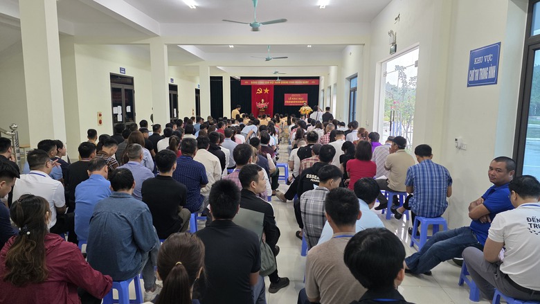 169 thí sinh dự kỳ thi sát hạch GPLX đầu tiên do Công an Yên Bái tổ chức- Ảnh 1. 169 thí sinh dự kỳ thi sát hạch GPLX đầu tiên do Công an Yên Bái tổ chức- Ảnh 1.