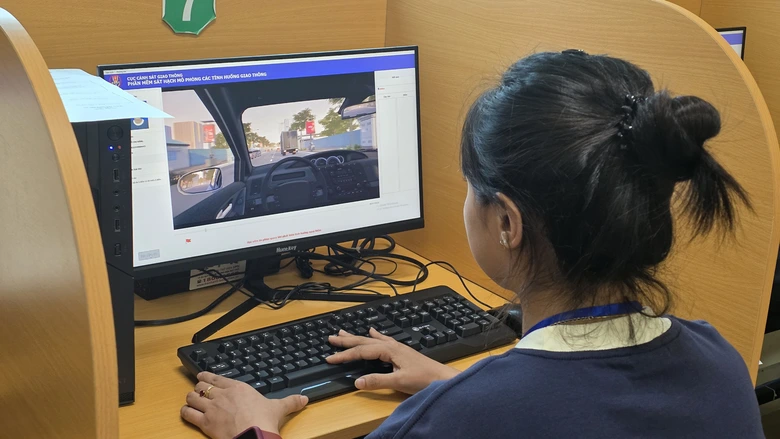 169 thí sinh dự kỳ thi sát hạch GPLX đầu tiên do Công an Yên Bái tổ chức- Ảnh 11. 169 thí sinh dự kỳ thi sát hạch GPLX đầu tiên do Công an Yên Bái tổ chức- Ảnh 11.