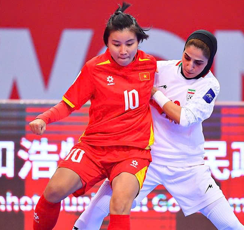 Chia điểm với Iran, tuyển futsal nữ Việt Nam hi&ecirc;n ngang v&agrave;o tứ kết giải ch&acirc;u &Aacute;- Ảnh 1.