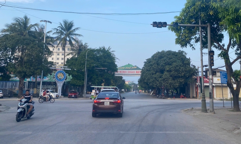 Tai nạn r&igrave;nh rập tr&ecirc;n tuyến đường đẹp nhất biển Cửa L&ograve; do 3 cụm đ&egrave;n t&iacute;n hiệu "bất động"- Ảnh 3.