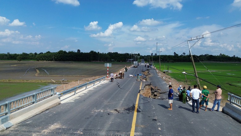 Chủ đầu tư cầu H&ograve;a B&igrave;nh khắc phục sự cố sụp l&uacute;n, mời đơn vị kiểm định độc lập- Ảnh 4.