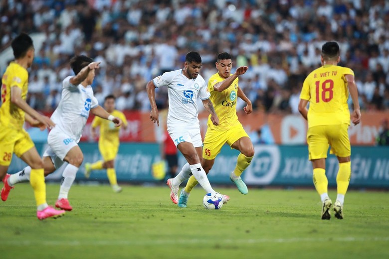 V-League: Thắng kịch t&iacute;nh Thanh H&oacute;a, Nam Định tiến gần đến ng&ocirc;i v&ocirc; địch- Ảnh 2.