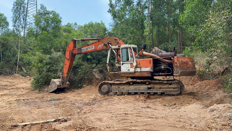 Lộ diện danh t&iacute;nh c&aacute;c đối tượng khai th&aacute;c đ&aacute; tr&aacute;i ph&eacute;p tại n&uacute;i H&ograve;n Ch&agrave;, B&igrave;nh Định- Ảnh 2.