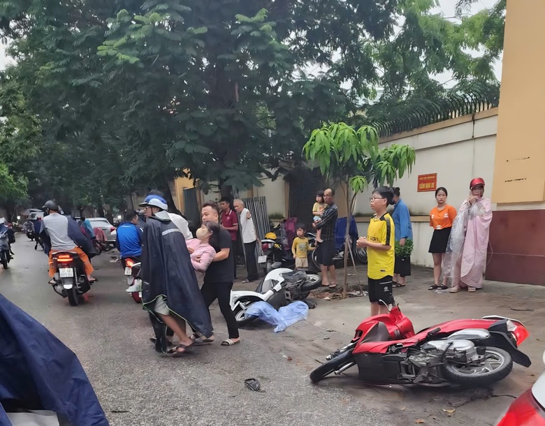 Tai nạn liên hoàn ở thành phố Vinh, nhiều người bị thương- Ảnh 2. Tai nạn liên hoàn ở thành phố Vinh, nhiều người bị thương- Ảnh 2.